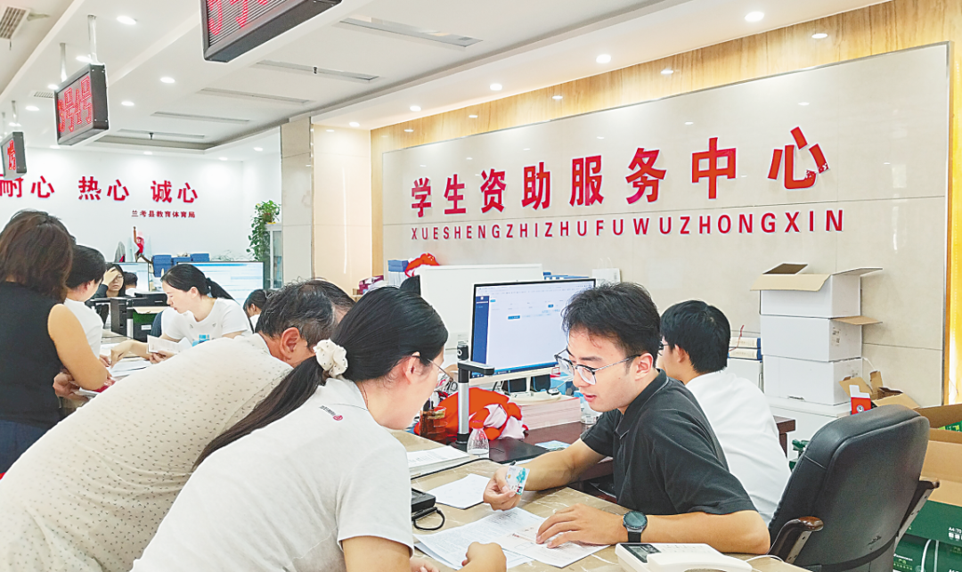 开封：精准政策、暖心服务、诚信育人，为学子铺就求学路！