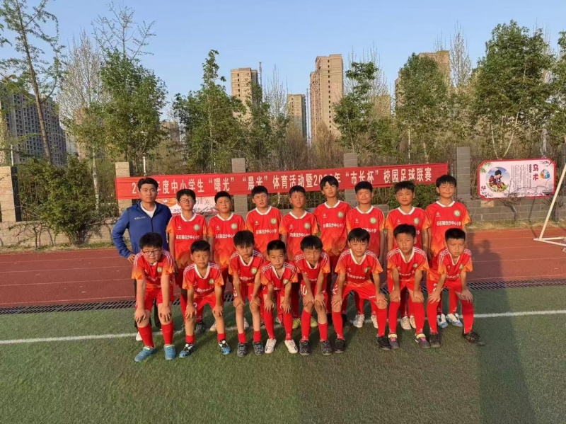 从乡村操场到市级赛场，这支农村小学足球队凭实力出彩！